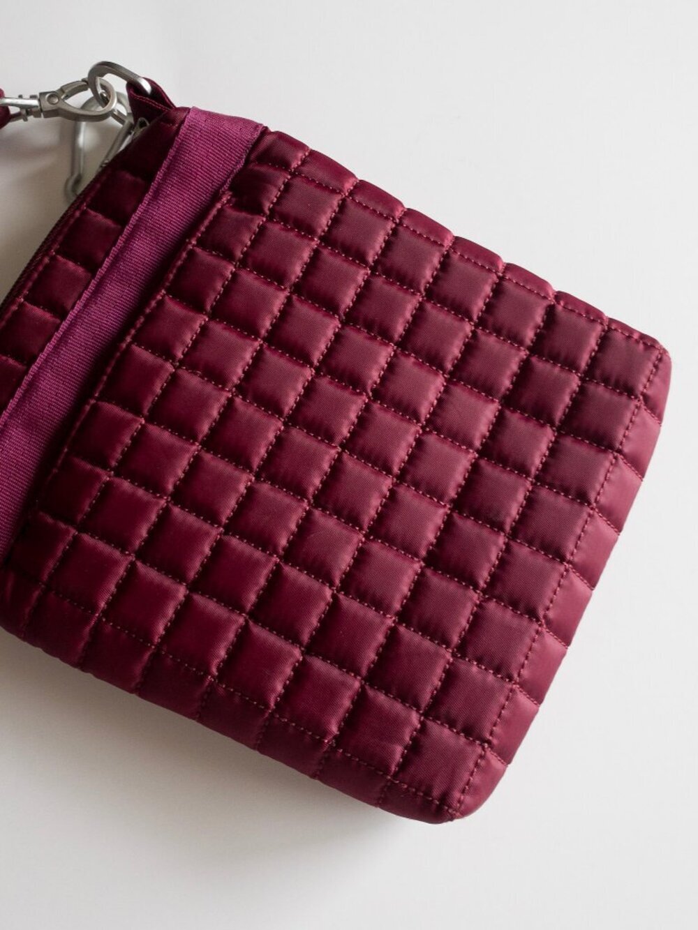 Lug Skipper Quilted Crossbody Bag Cranberry Wine Travel Organizer - Picture 11 of 17